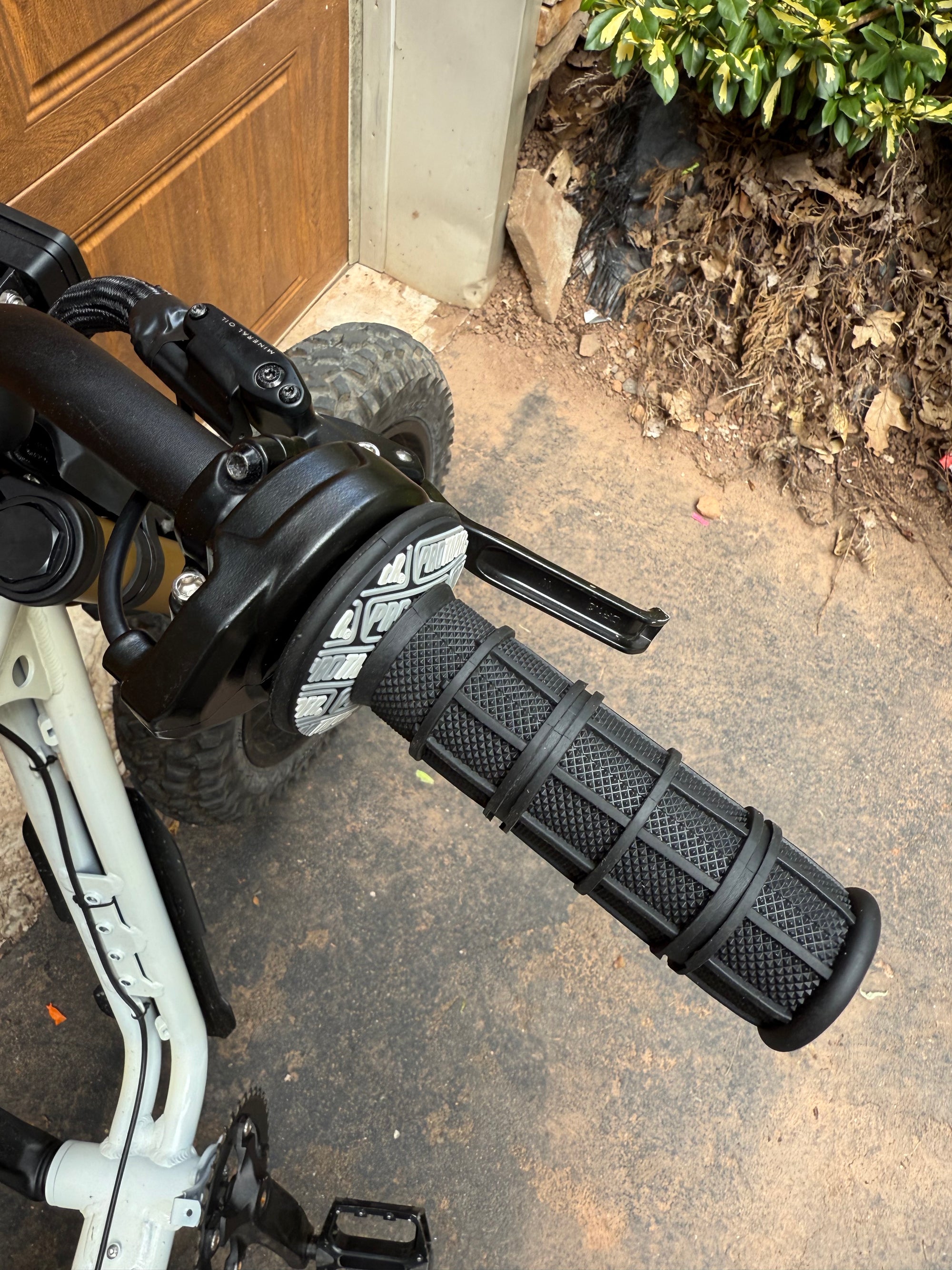 Black pro taper grips